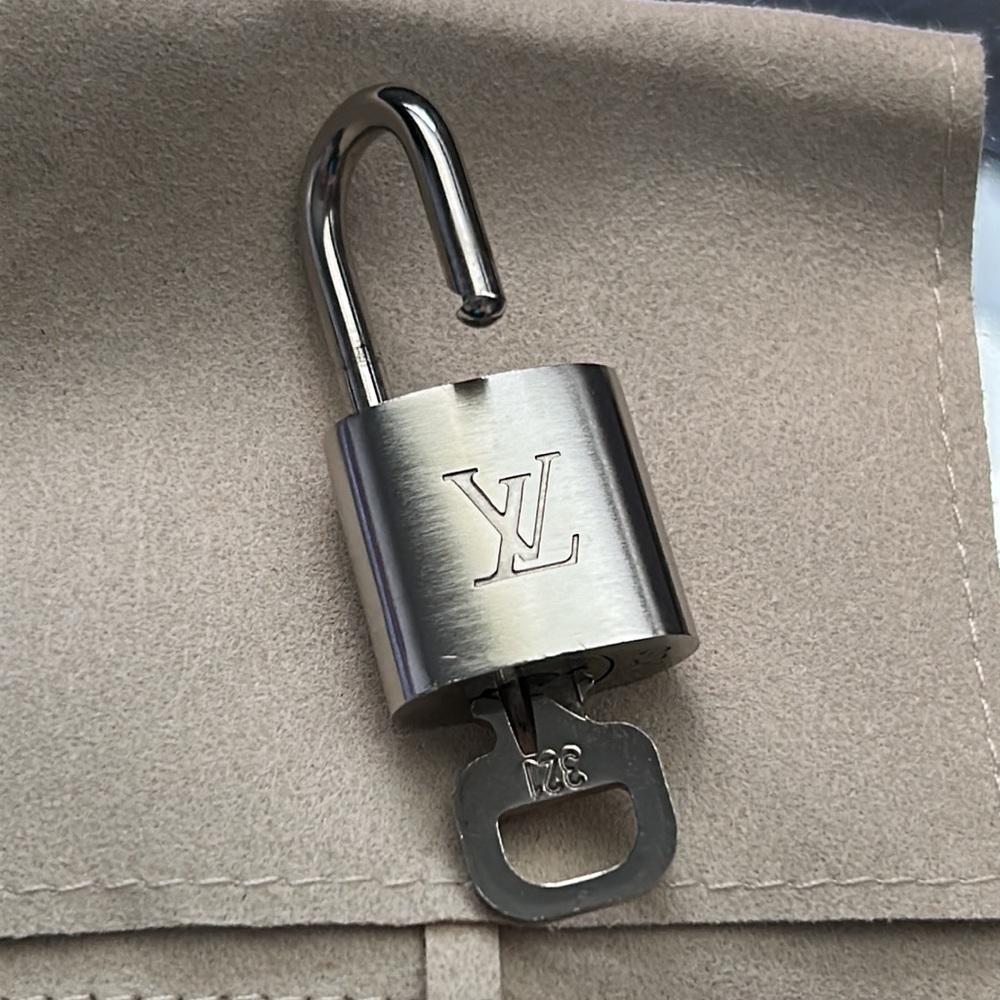 Authentic Silver Lv Lock & Key #321 - image 4